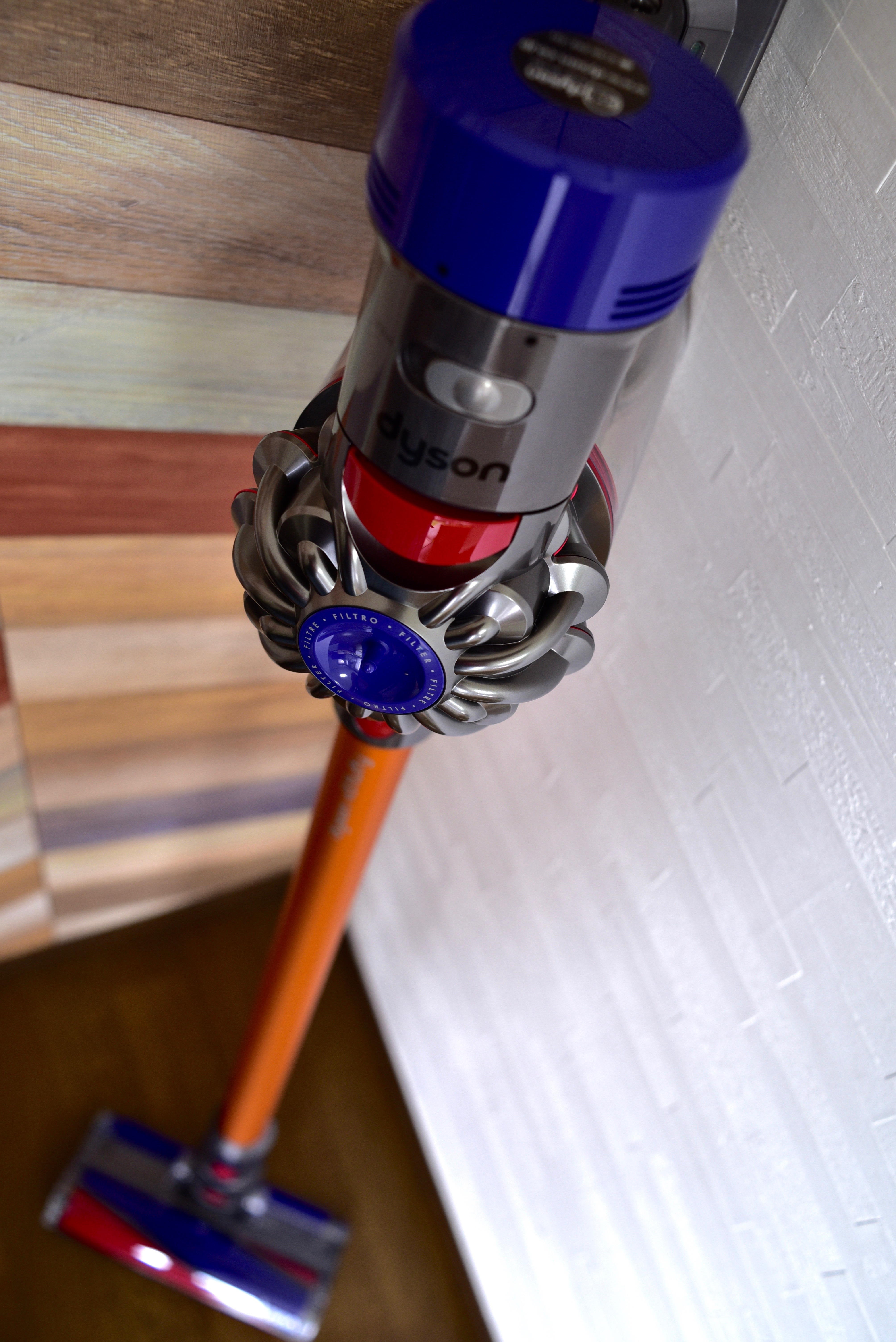 勢い余ってDyson V8 Fluffyを買った。