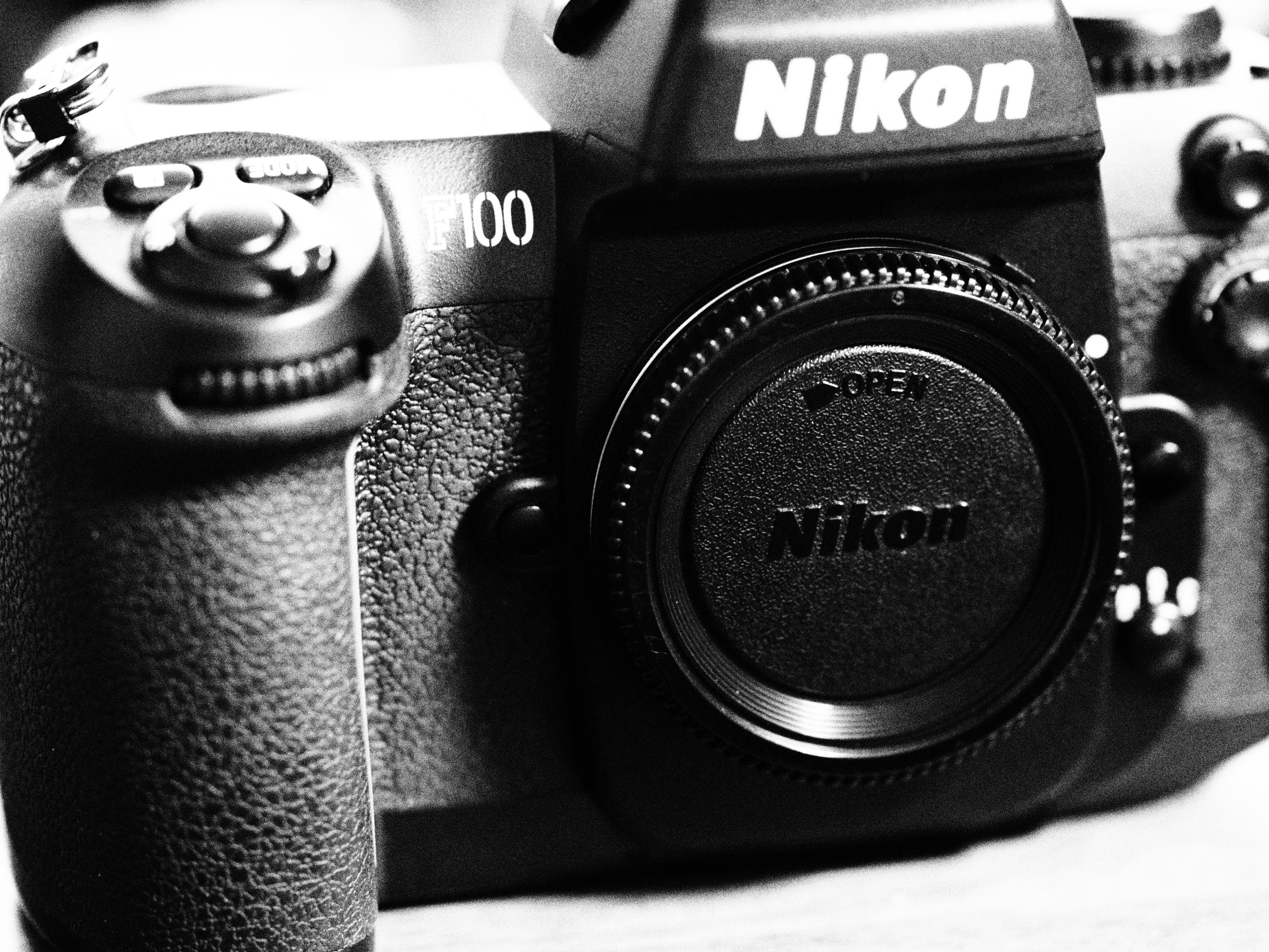 久しぶりにNIKON F100の話…。