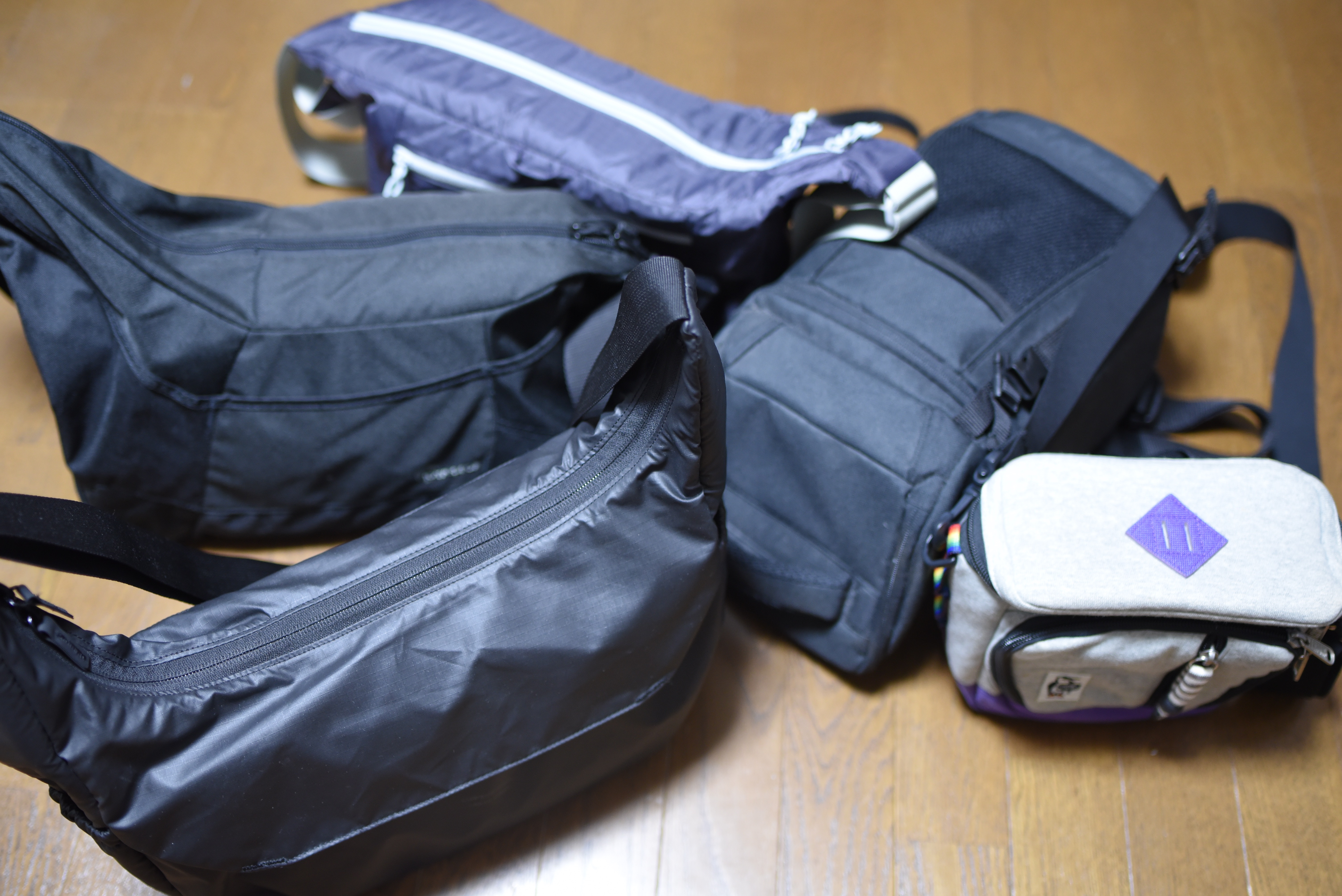 Lowepro パスポートスリング・HAKUBA ルフトデザイン アーバンライト ショルダーバッグ。